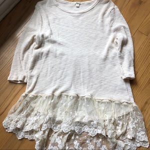 Mid length sleeve creme lace top